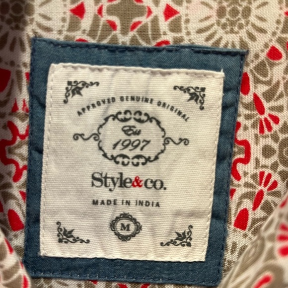 Patterned Style & Co Button Up Blouse - 2 different patterns on front & back - Picture 2 of 10